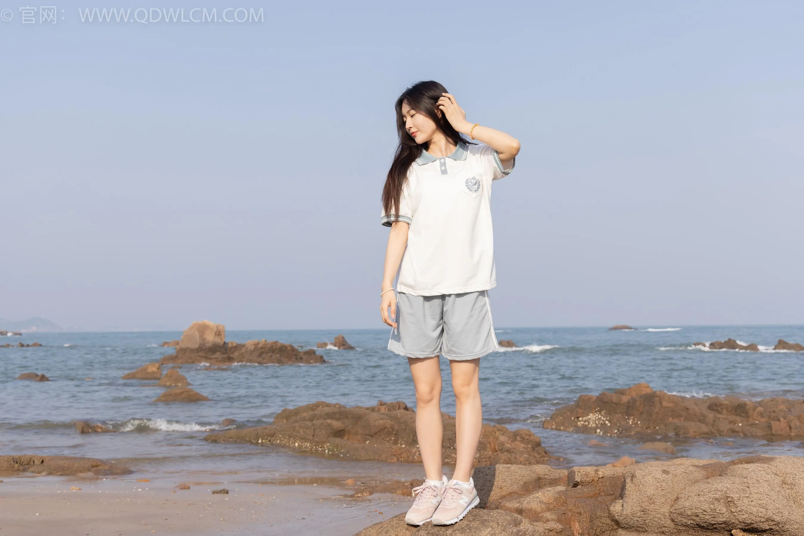 物恋传媒 NO.1567 美兔-海边的风 [151P]插图3